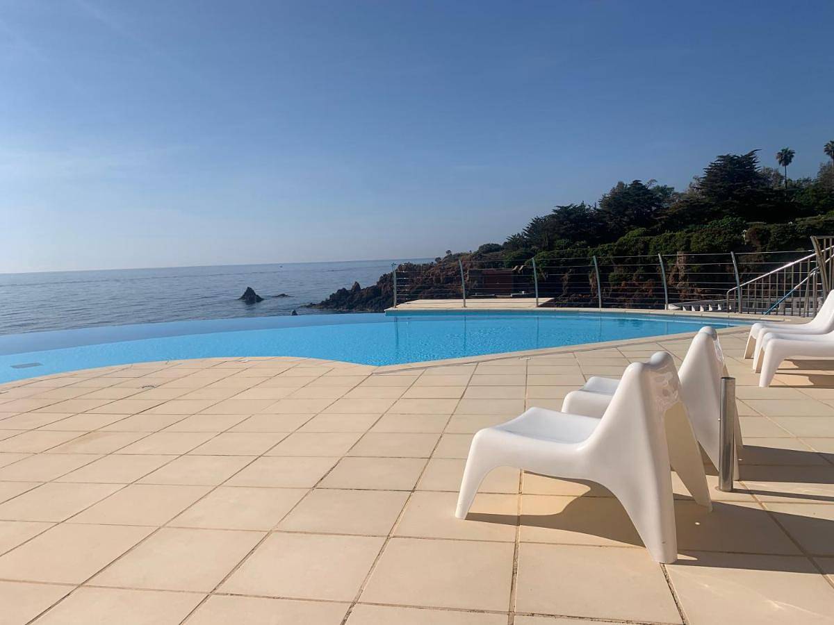 Appartement entier, Petit coin de paradis sur la mer in Le Trayas, Saint-Raphaël