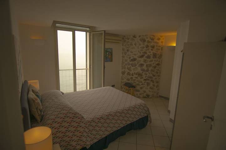 Romantische Villa für 2 Personen, mit Blick auf das Meer, in einer natürlichen Klippe. in Furore, Sorrento Coast