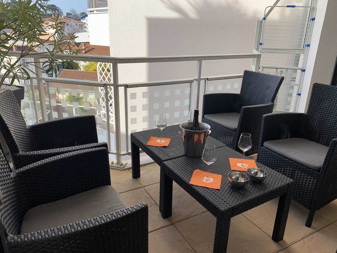 Entire apartment, Charming Central 2Br Apartment with Terrace, Parking, and Wifi in Arcachon in Arcachon, Arcachon region