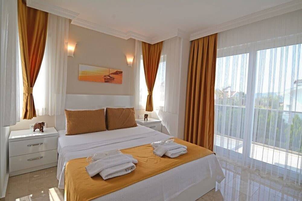 Luxury 3 bedroom city villas in oludeniz for rent with private pool and garden in Fethiye, Muğla Province