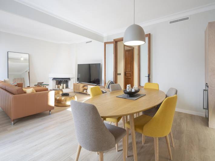 Entire holiday apartment, Sitges Spaces Urban Oasis- 3 Bedrooms/2 Bath/Terrace/Near Beach in Sitges, Garraf