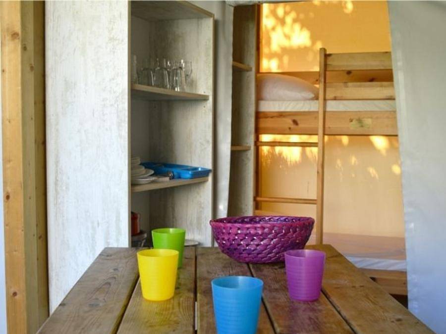 Camping Riez à la vie  - Bungalow toilé 4 personnes - Junior 2 chambres 17m² - sans sanitaires in Saint-Hilaire-de-Riez, Vendée
