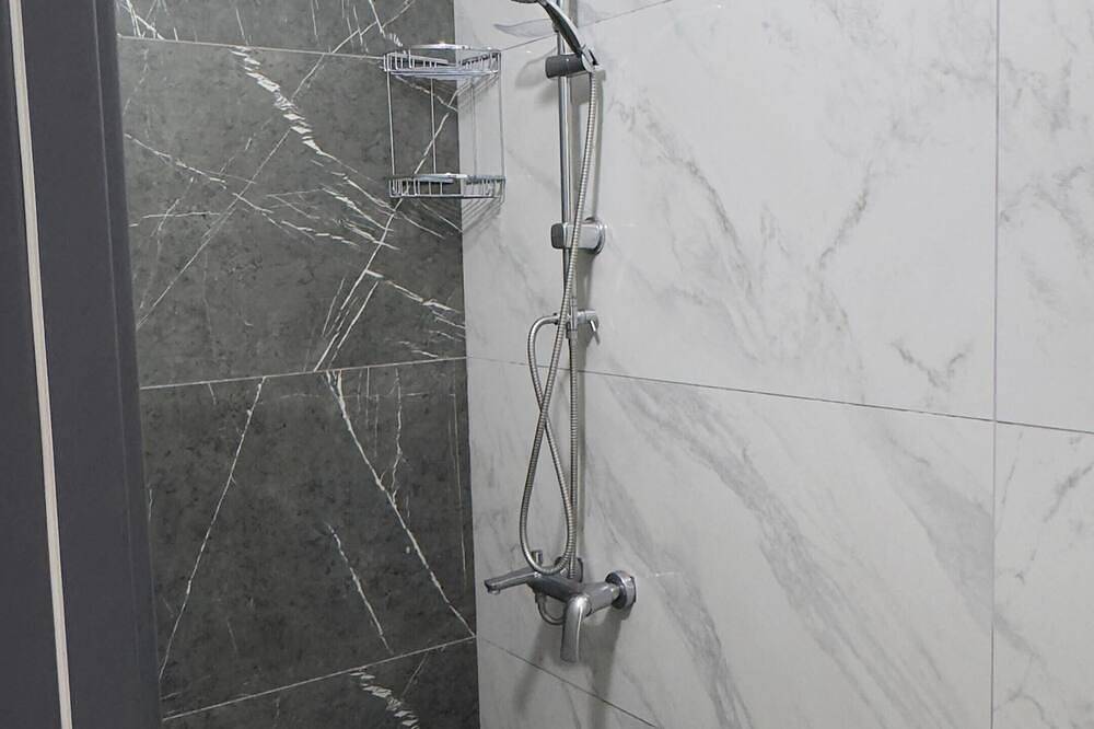 Deniz ve dağ manzaralı cam teraslı villa in Región del Mar Negro