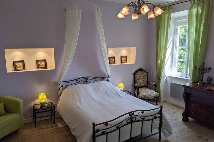 Chambre d'hôte spacieuse avec vue montagne in Montaillou, Ariège