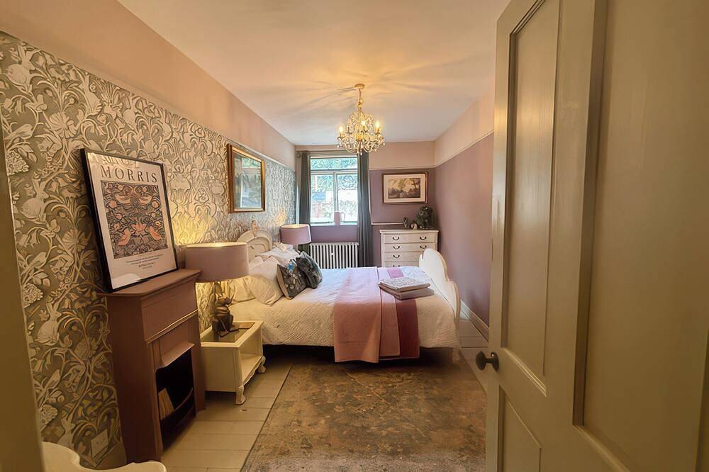 Liberty House, pet friendly, with open fire in Ashbourne in Ashbourne, Derbyshire