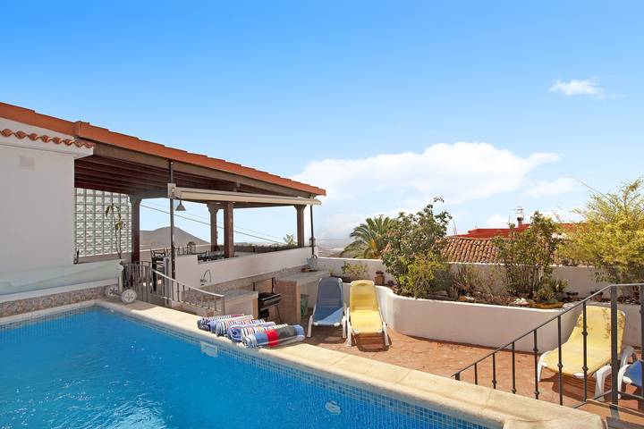 Haustierfreundliche Villa Varanski Vista mit Meer- und Bergblick, Pool, A/C, WLAN, Garten & Terrasse in San Miguel de Abona, Teneriffa Süd
