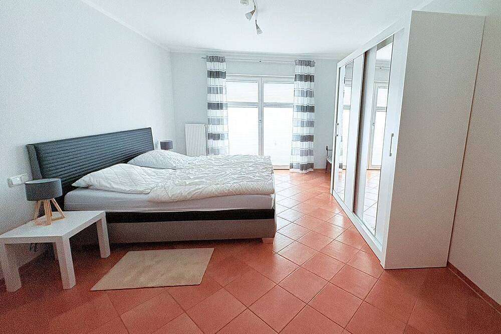Ganze Wohnung, Ferienwohnung Ginster, gern mit Hund, Wintergarten - Ferienwohnung Ginster: Viel in Mariendorf (Rügen), Mönchgut