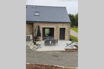 Gîte pour 4 personnes, avec terrasse à Pluherlin