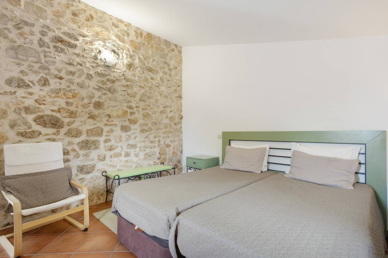 Palheiro: Vakantiehuis met Uitzicht op de Bergen, Wi-Fi en Airconditioning in Redinha, Leiria District