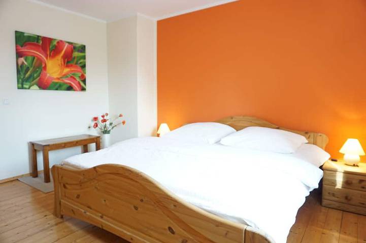 Entire apartment, Quiet, close to the center, 5 min. to train, 3 bedrooms, family friendly, garden in Plauen (Dresden), Dresden