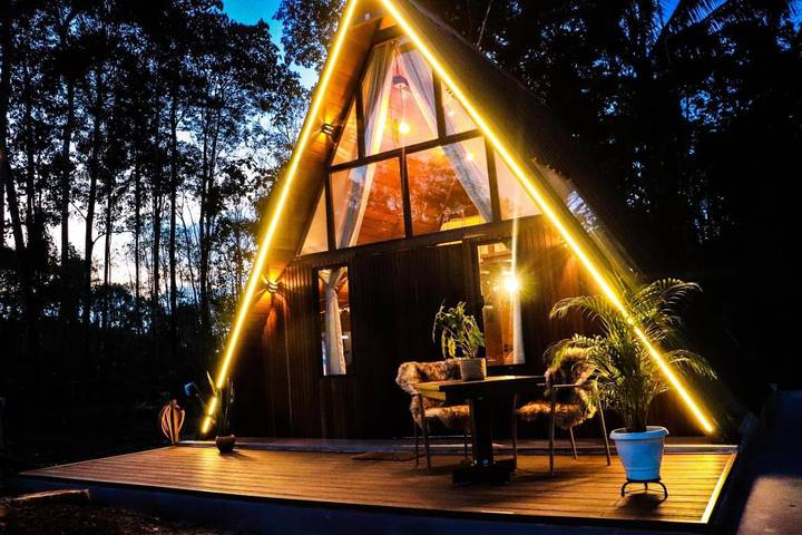 Casas e apartamentos de temporada para 4 pessoas, com vista para o lago e jardim e ainda vista em Manaus