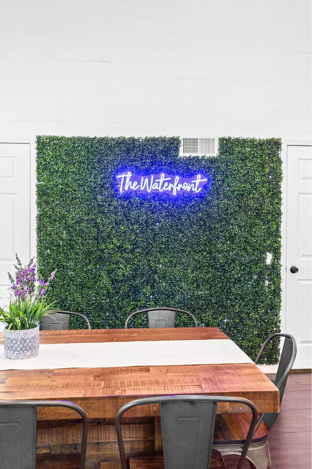 The Waterfront - Waterslide! Game Room! Sleeps 26! in Condado de Oconto