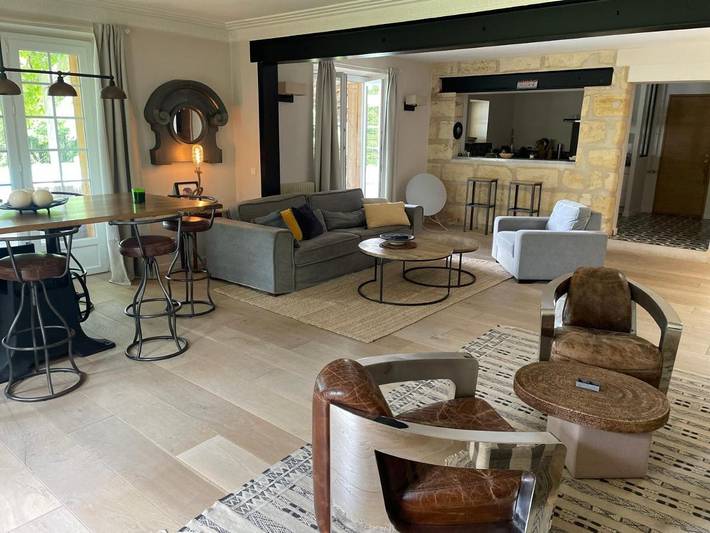 Location de vacances pour 4 personnes, avec terrasse ainsi que vue et piscine à Carignan-de-Bordeaux - 4