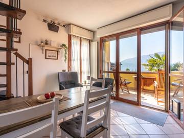Gîte pour 5 personnes, avec balcon dans Pettenasco