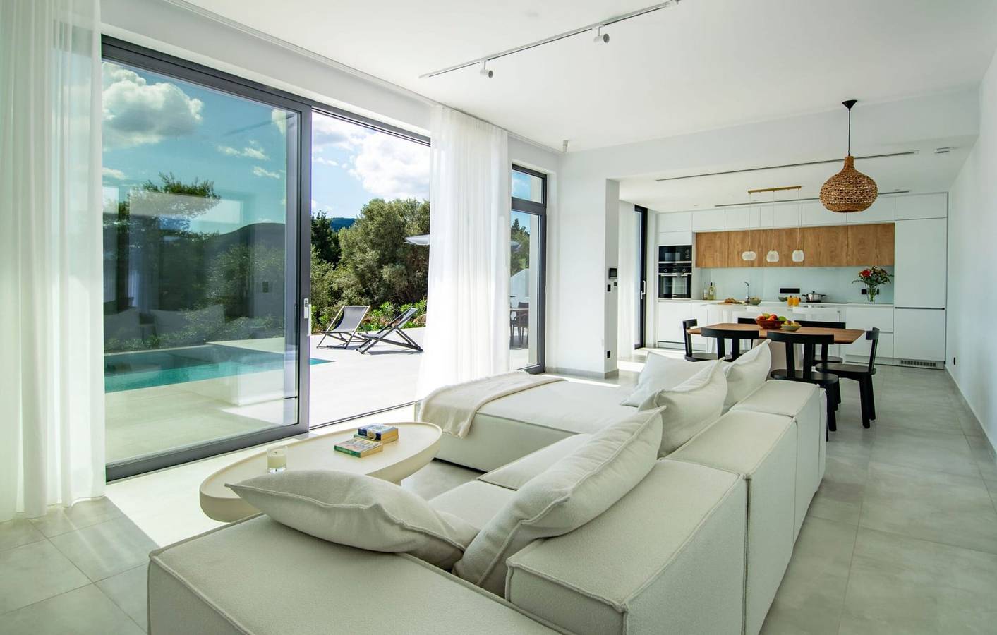 Villa Therona, Private Infinity Pool, Spacious Furnished Terrace, Lefkada in Απόλπαινα, Πόλη της Λευκάδας
