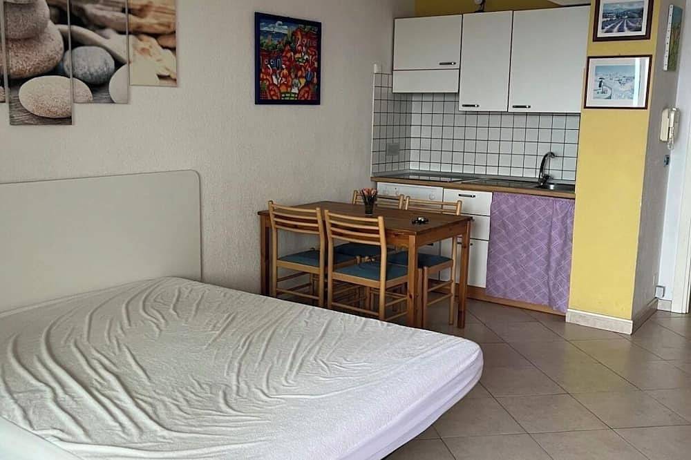 Appartement entier, Beau  studio face a la mer,100 mt de la plage du golf bleu in Roquebrune-Cap-Martin, Côte méditerranéenne (France)