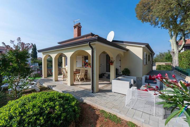 Ferienhaus für 6 Personen, mit Garten und Pool sowie Ausblick