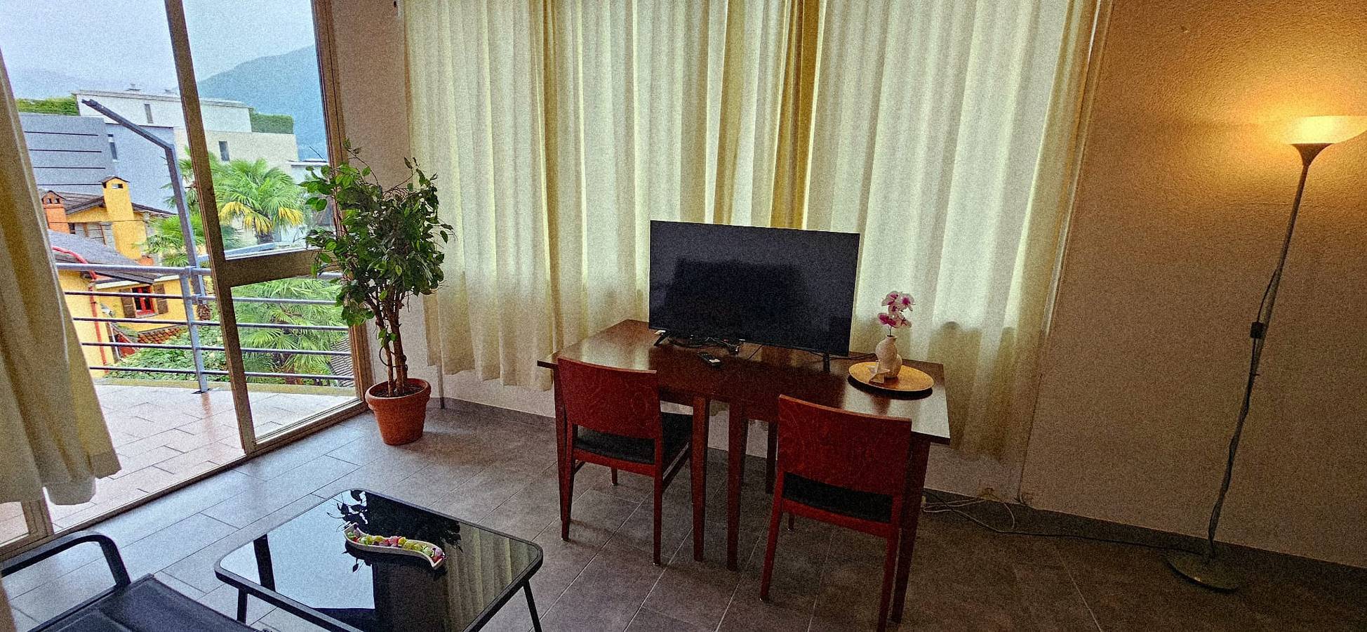 Wohnung mit zwei Zimmern und Gemeinschaftsbad in Minusio, Tessiner Alpen