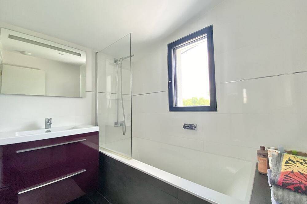 Villa Design avec Piscine Chauffée, Jardin & Plages à 5 min in Concarneau, Région de Quimper