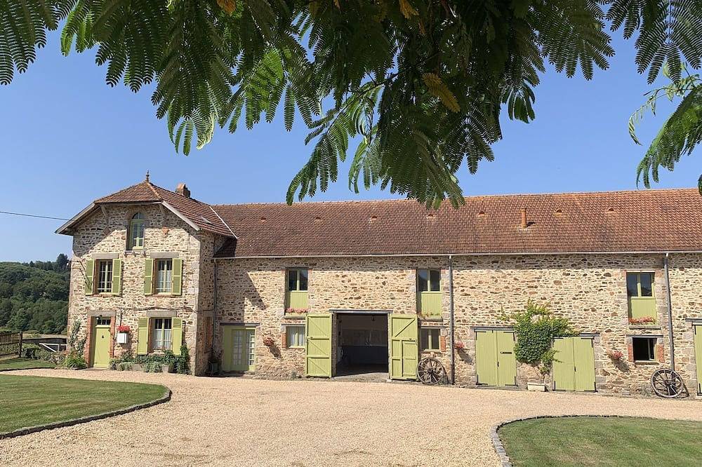 Belle ferme en pierre avec piscine privée et jardin. in Saint-Aurélien, Région de Limoges