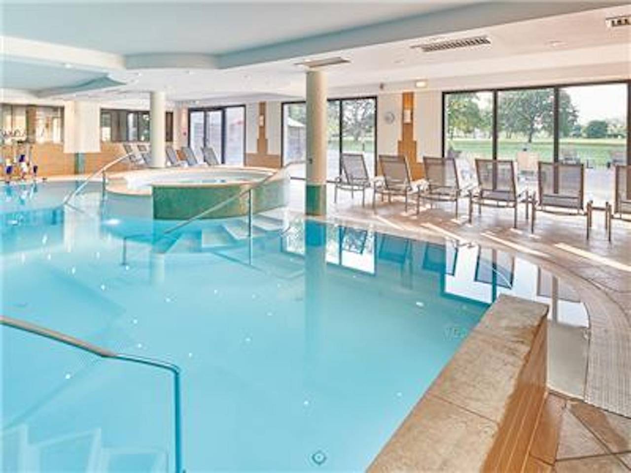 Studio entier, Magnifique La Villa du Lac - Une Chambre, 4 personnes in Divonne-les-Bains, Gex
