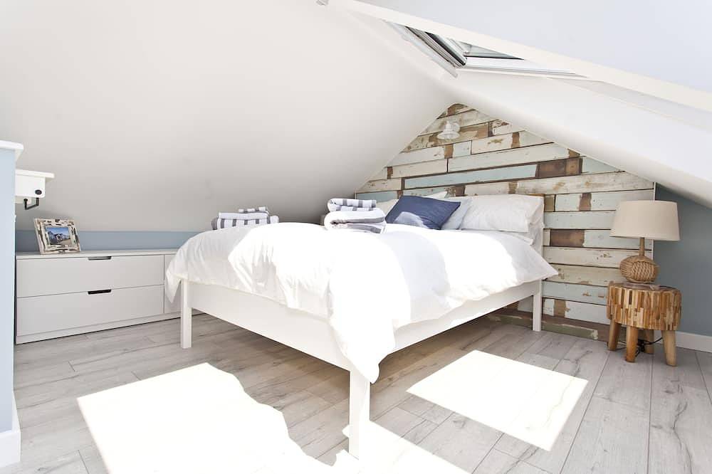 Seaside Cottage with panoramic sea views. in Bournemouth, South West England