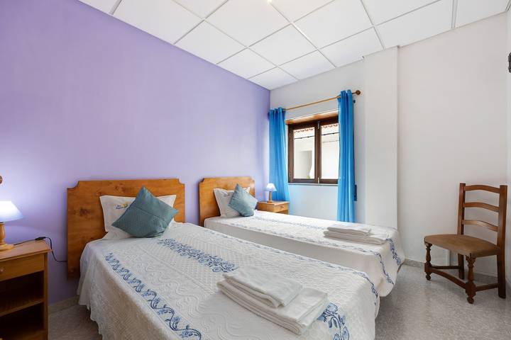 Apartamento entero, Apartamento 'T2 Malveiro' con terraza privada y Wi-Fi in Odeceixe, Costa Alentejana