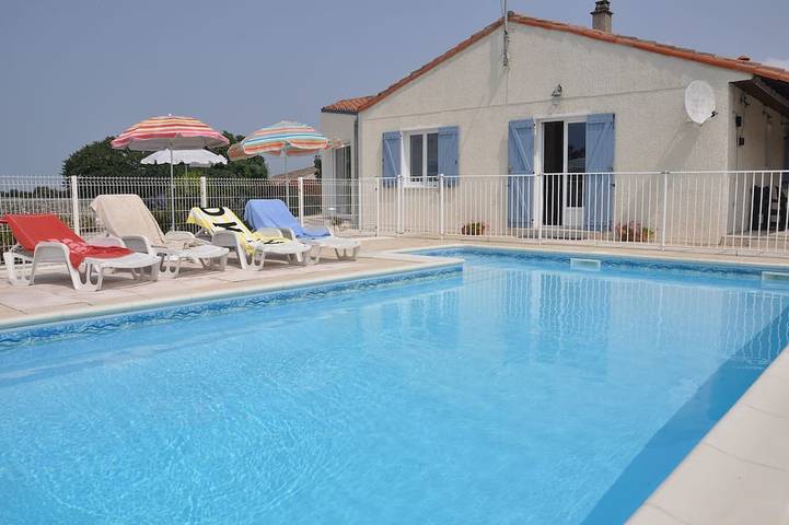 Location de vacances pour 9 personnes, avec Terrasse et Jardin à Chenac-Saint-Seurin-d'Uzet