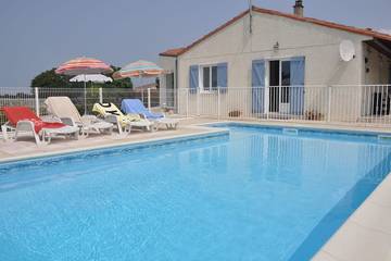 Gîte pour 9 personnes, avec terrasse et jardin à Chenac-Saint-Seurin-d'Uzet