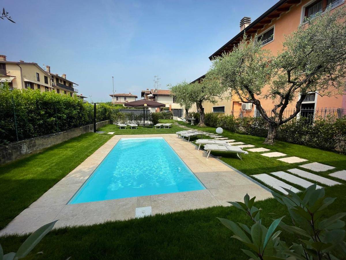 Le Logge del Garda in San Felice del Benaco, Prealpi Gardesane