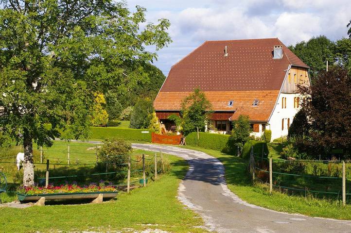 Cottage pour 4 personnes, avec jardin à Mignovillard