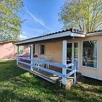 Zecamping 3* piscine couverte pet friendly chalet Tv Bbq clim 29m2 in Montlaur (Midi-Pyrenäen), Parc naturel régional des Grands Causses