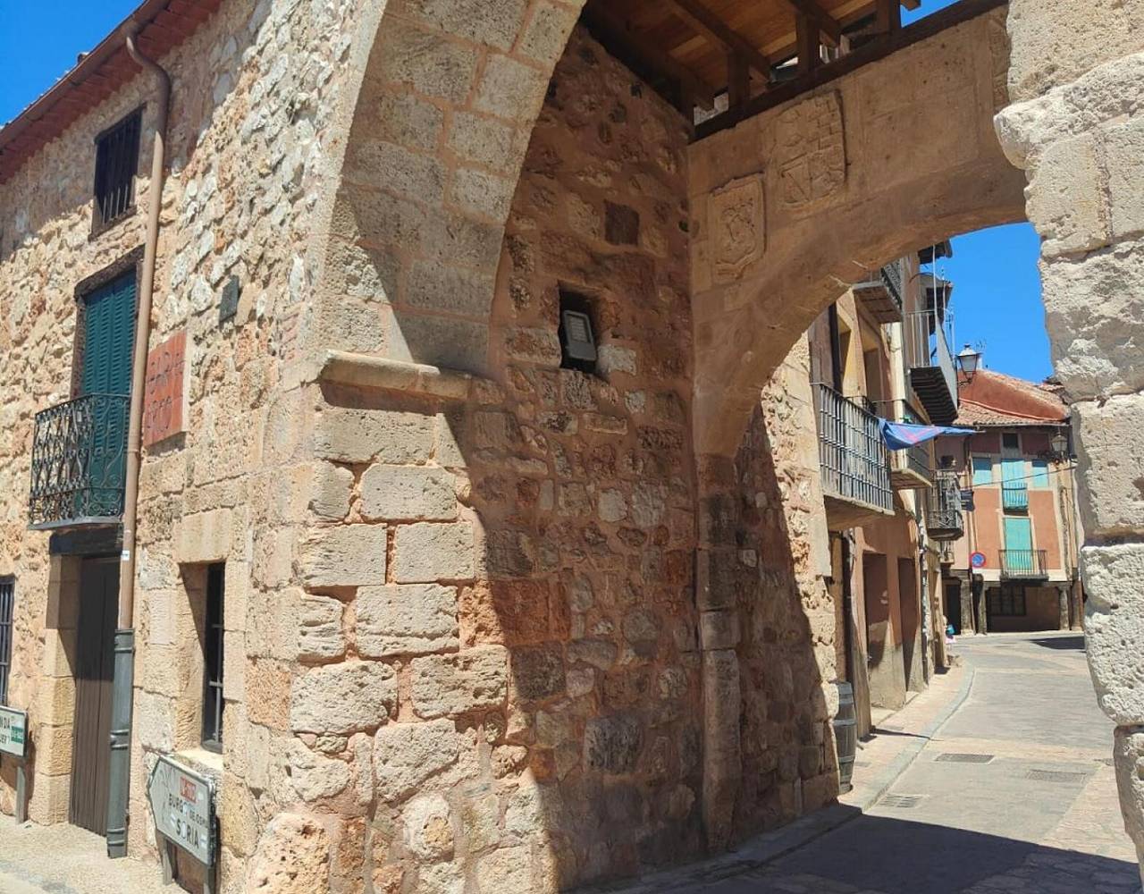 Casa de vacaciones 'Hestia' con vistas a la montaña, balcón y Wi-Fi in Ayllón, Provincia de Segovia