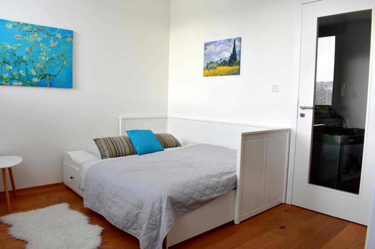 Ganze Wohnung, Airstay Prague apartment: Grebovka in Prag, Mittelböhmen