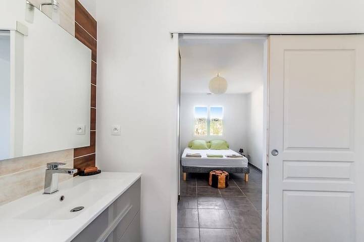 Location de vacances pour 8 personnes, avec jardin et terrasse à Saint-André-de-Cruzières - 4