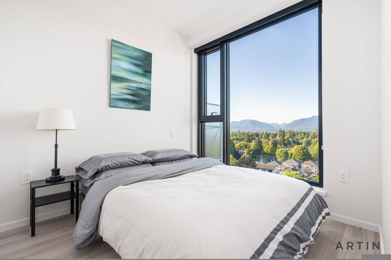 Apartamento entero, Sleek 1Br + Den Condo | City & Mountain Views in Vancouver, Columbia Británica