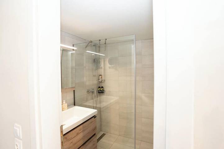 Ganze Wohnung, Modernes zentrales Apartment für Paare mit 2 Balkonen - stilvoll erholen in Rhodos Stadt, Rhodos