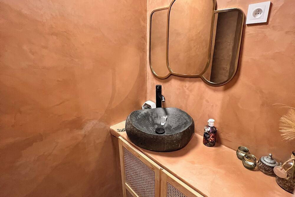 Entire apartment, Casa Jungle, Jacuzzi, Sauna, massage table by the sea in Sausset-les-Pins, Mediterranean Coast (France)