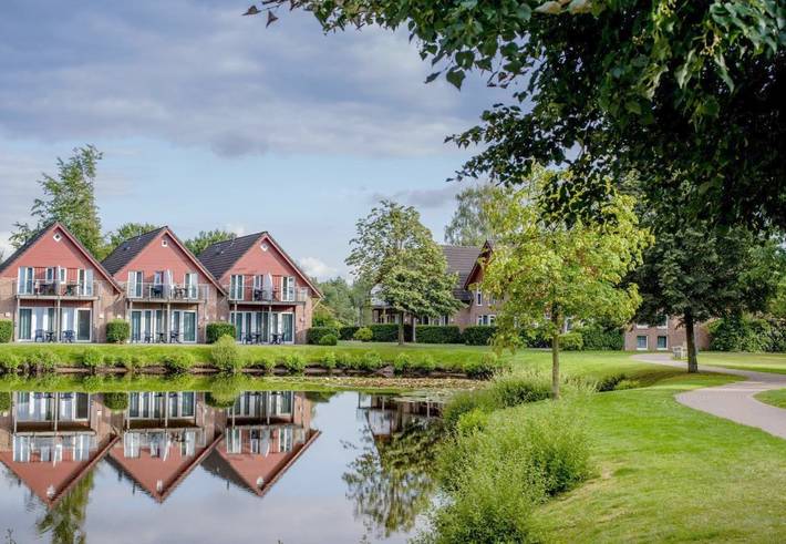 Ferienanlage für 8 Personen, mit Terrasse und Garten sowie Pool und Sauna in der Lüneburger Heide