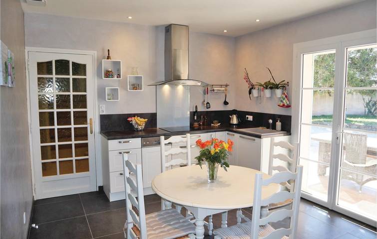 Location de vacances pour 8 personnes, avec piscine ainsi que jardin et terrasse à Valréas - 4