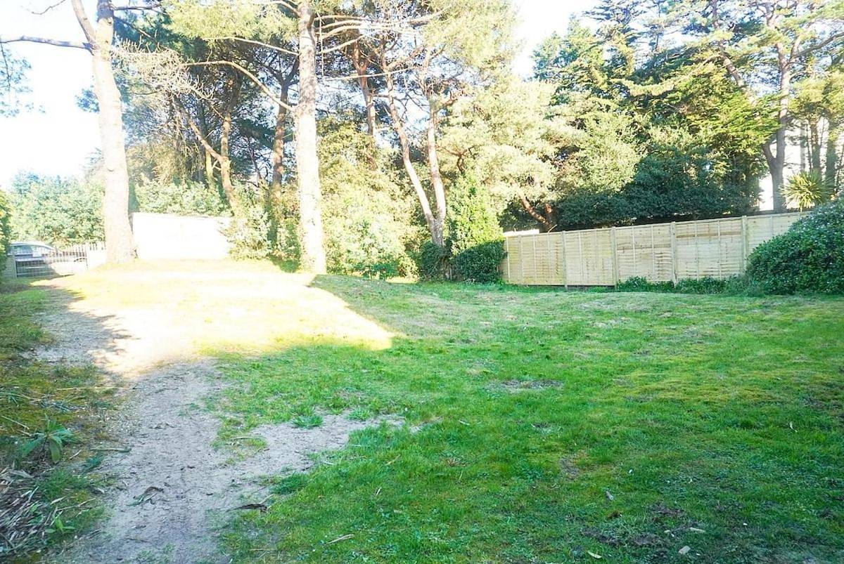 Entire apartment, Apartment with Balcony in Sandbanks, Poole
