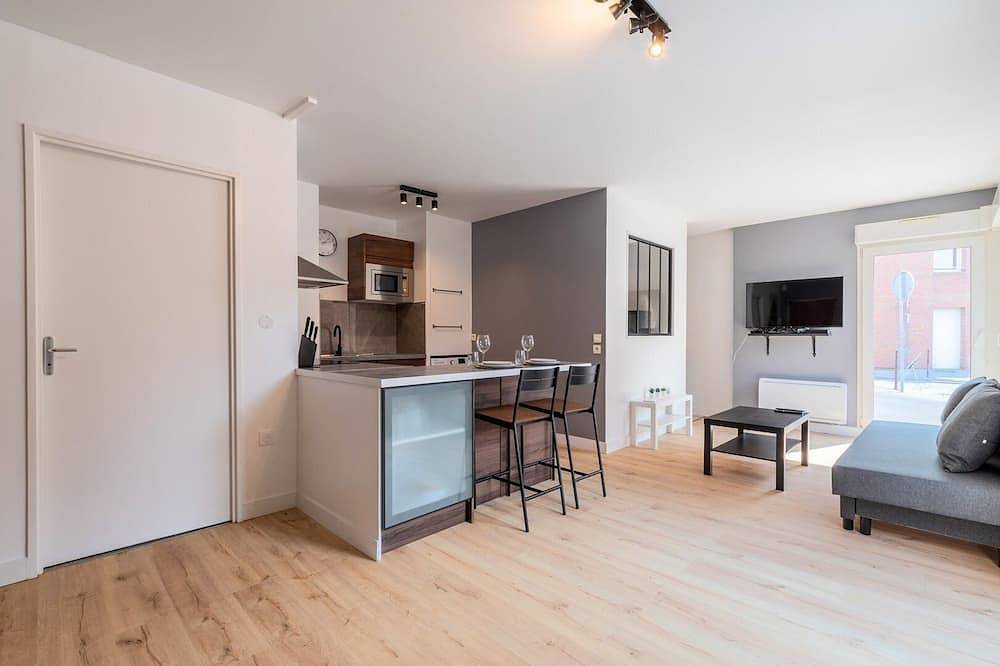 Entire apartment, Functional apartment near the center + parking in La Madeleine, Lille region