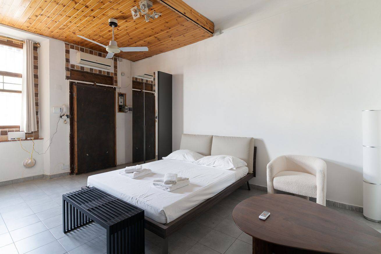 Entire apartment, Guesthost - Comfy Studio Apartment San Cristoforo in Milan, Milan Province