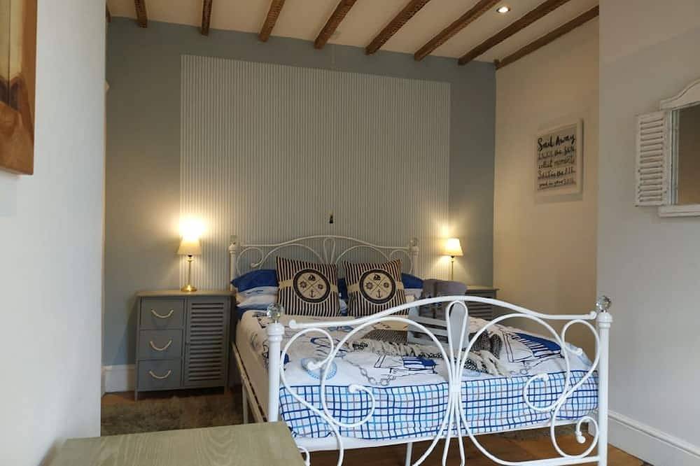 Dog friendly detached Nancecliff Cottage-enclosed garden & ocean view-Cornwall in Looe, Cornwall