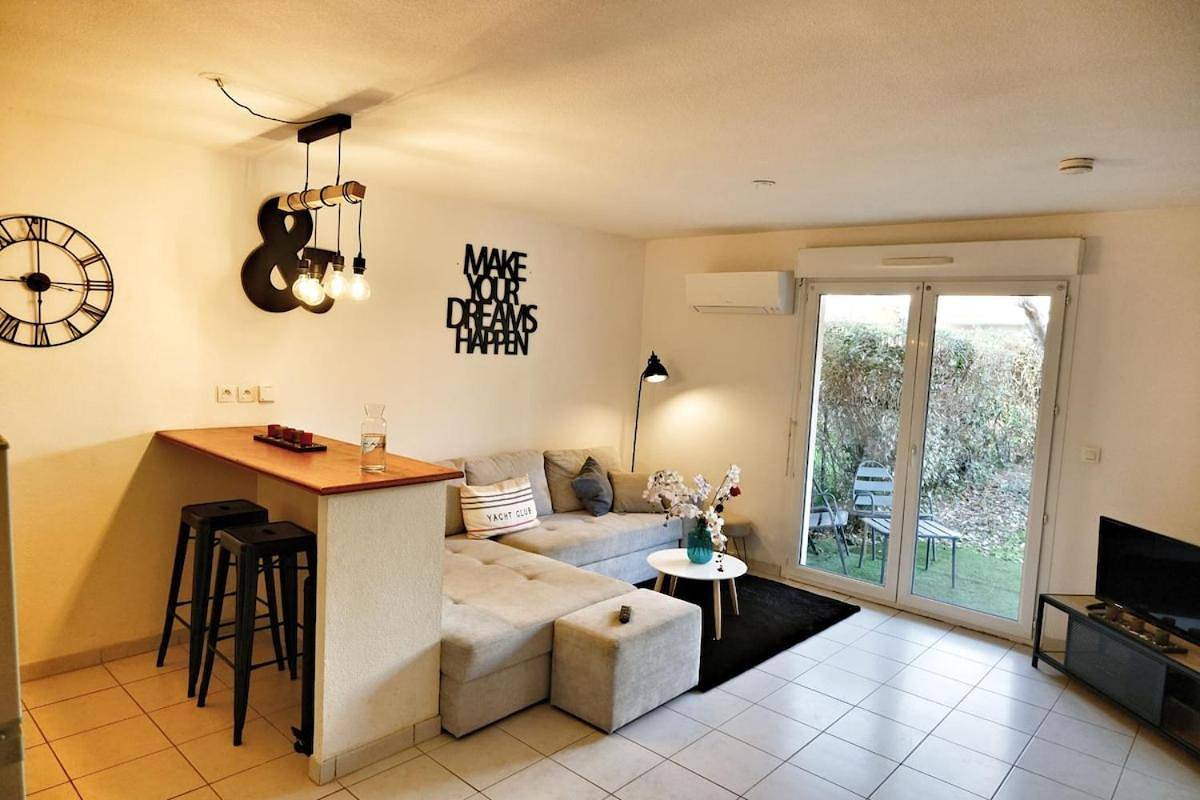 Appartement entier, Le Cocoon Jasmin T2 Rdc cosy avec jardin clos in Villeneuve-sur-Lot, Région de Villeneuve-sur-Lot