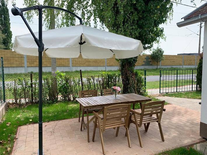 Ferienhaus für 4 Personen, mit Terrasse und Garten sowie Pool in Balatonfenyves