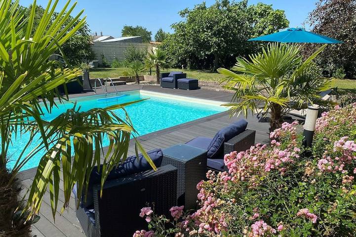 Location de vacances pour 2 personnes, avec jardin ainsi que jacuzzi et sauna à Courcoué
