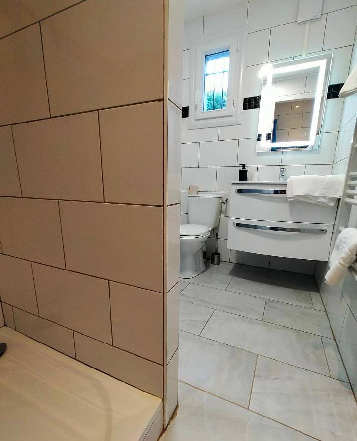 Standard Single Room with Shower in Avignon, Vaucluse