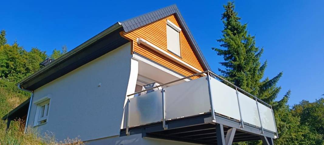 Ferienhaus für 2 Personen, mit Balkon und Terrasse sowie Garten und Pool in Jena