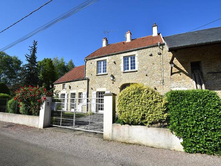 Location de vacances pour 12 personnes, avec Terrasse et Jardin à Vault-de-Lugny